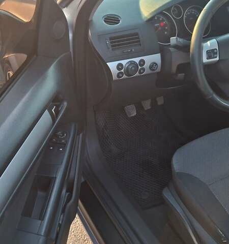 Серый Опель Астра, объемом двигателя 1.6 л и пробегом 208 тыс. км за 5900 $, фото 21 на Automoto.ua