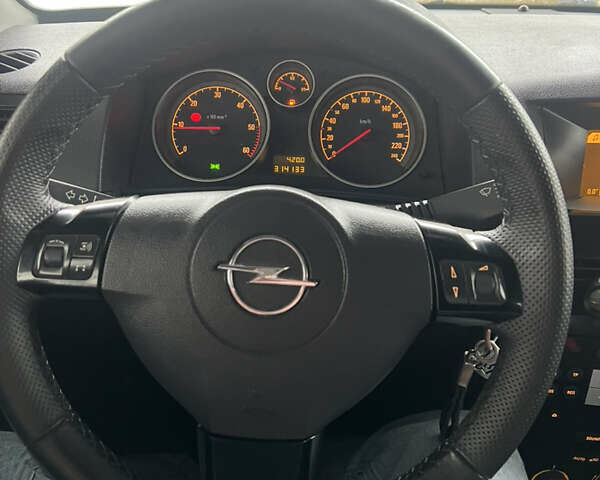 Серый Опель Астра, объемом двигателя 1.69 л и пробегом 314 тыс. км за 5700 $, фото 11 на Automoto.ua