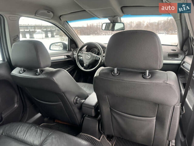 Серый Опель Астра, объемом двигателя 1.9 л и пробегом 200 тыс. км за 5800 $, фото 18 на Automoto.ua