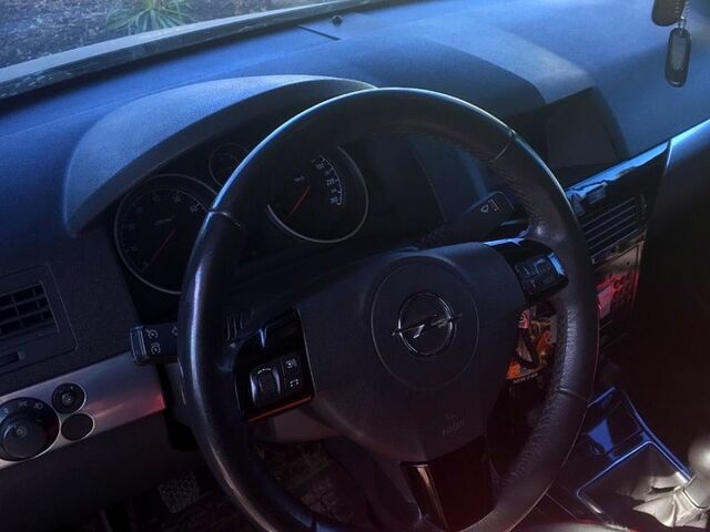 Серый Опель Астра, объемом двигателя 1.6 л и пробегом 240 тыс. км за 4900 $, фото 6 на Automoto.ua