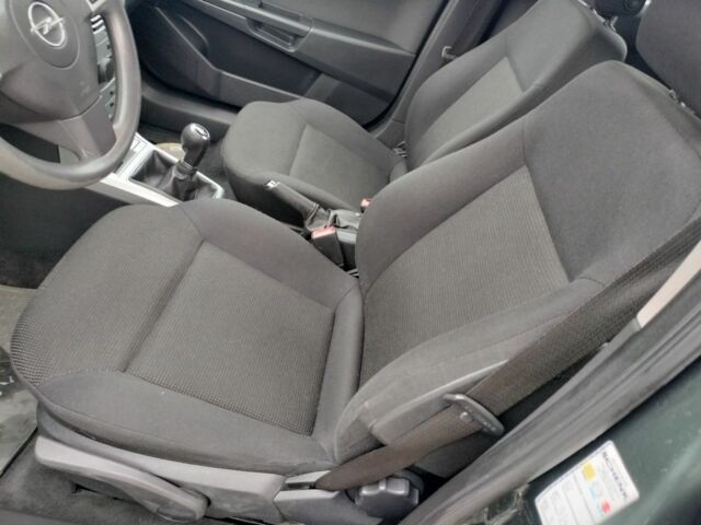 Опель Астра 2009 в Остоге на Automoto.ua Серый Опель Астра, объемом двигателя 1 л и пробегом 206 тыс. км за 5450 $, фото 2 на Automoto.ua