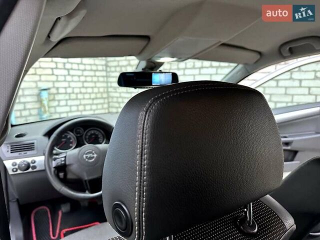Серый Опель Астра, объемом двигателя 1.7 л и пробегом 304 тыс. км за 5800 $, фото 27 на Automoto.ua