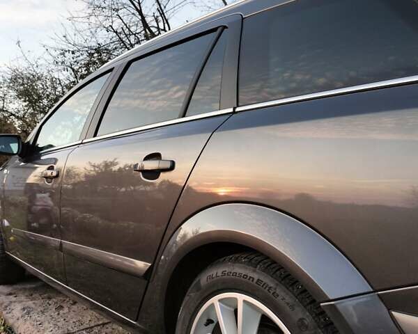 Опель Астра 2009 в Староконстантинов на Automoto.ua Серый Опель Астра, объемом двигателя 1.8 л и пробегом 198 тыс. км за 6099 $, фото 7 на Automoto.ua