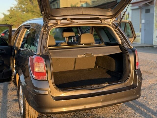 Серый Опель Астра, объемом двигателя 1.7 л и пробегом 271 тыс. км за 3550 $, фото 10 на Automoto.ua