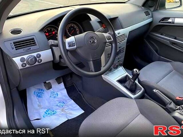 Серый Опель Астра, объемом двигателя 1.6 л и пробегом 132 тыс. км за 5800 $, фото 3 на Automoto.ua