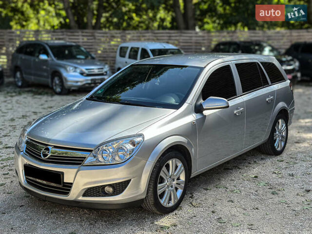 Серый Опель Астра, объемом двигателя 1.6 л и пробегом 210 тыс. км за 5500 $, фото 1 на Automoto.ua