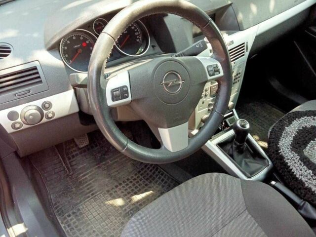 Серый Опель Астра, объемом двигателя 1.6 л и пробегом 237 тыс. км за 5300 $, фото 4 на Automoto.ua