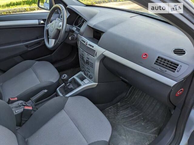 Серый Опель Астра, объемом двигателя 1.6 л и пробегом 118 тыс. км за 5800 $, фото 18 на Automoto.ua