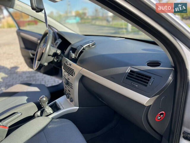 Серый Опель Астра, объемом двигателя 1.6 л и пробегом 228 тыс. км за 5500 $, фото 36 на Automoto.ua