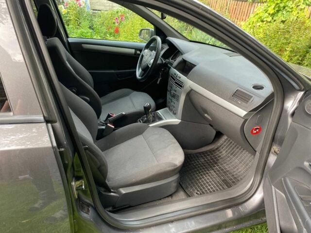 Серый Опель Астра, объемом двигателя 1.7 л и пробегом 223 тыс. км за 5199 $, фото 3 на Automoto.ua