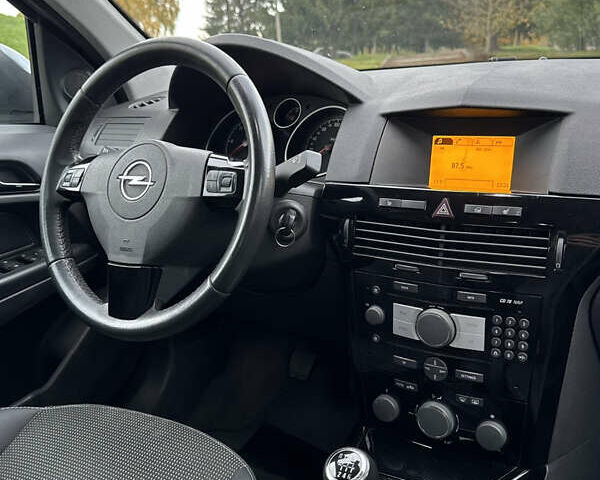 Опель Астра 2009 в Дубно на Automoto.ua Серый Опель Астра, объемом двигателя 1.9 л и пробегом 227 тыс. км за 6500 $, фото 26 на Automoto.ua