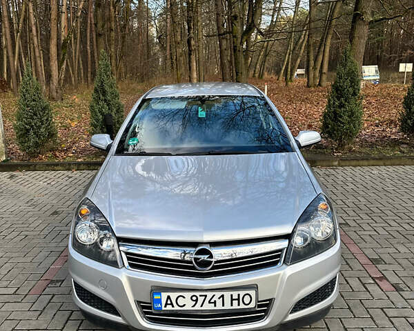 Серый Опель Астра, объемом двигателя 1.6 л и пробегом 260 тыс. км за 4750 $, фото 7 на Automoto.ua