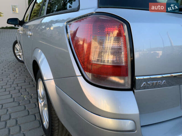 Опель Астра 2009 в Хмельницком на Automoto.ua Серый Опель Астра, объемом двигателя 1.91 л и пробегом 326 тыс. км за 5000 $, фото 10 на Automoto.ua