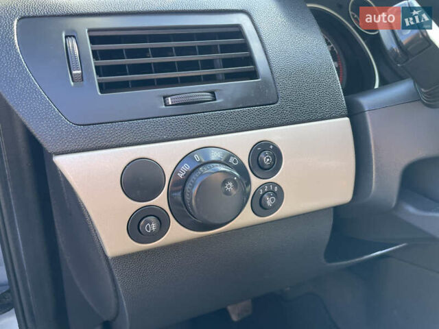 Серый Опель Астра, объемом двигателя 1.6 л и пробегом 228 тыс. км за 5500 $, фото 27 на Automoto.ua