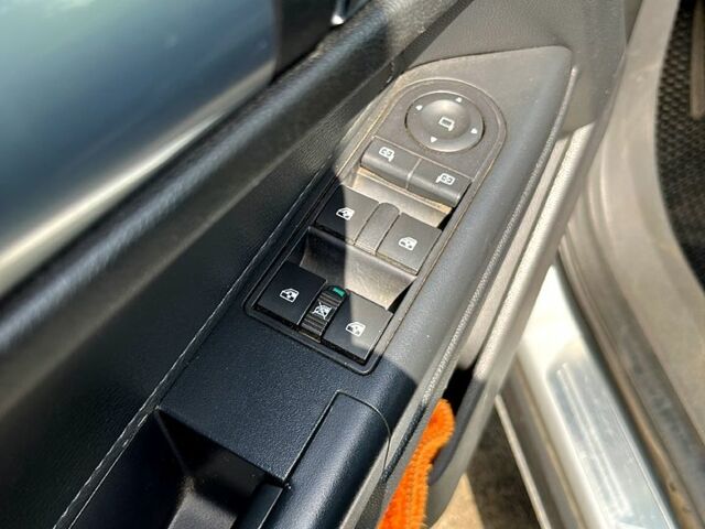 Опель Астра 2009 в Новорад-Волынском на Automoto.ua Серый Опель Астра, объемом двигателя 1.9 л и пробегом 289 тыс. км за 5100 $, фото 10 на Automoto.ua