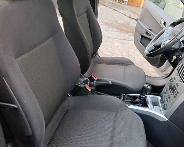 Серый Опель Астра, объемом двигателя 1.6 л и пробегом 207 тыс. км за 5800 $, фото 44 на Automoto.ua