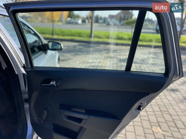 Серый Опель Астра, объемом двигателя 1.6 л и пробегом 228 тыс. км за 5500 $, фото 25 на Automoto.ua