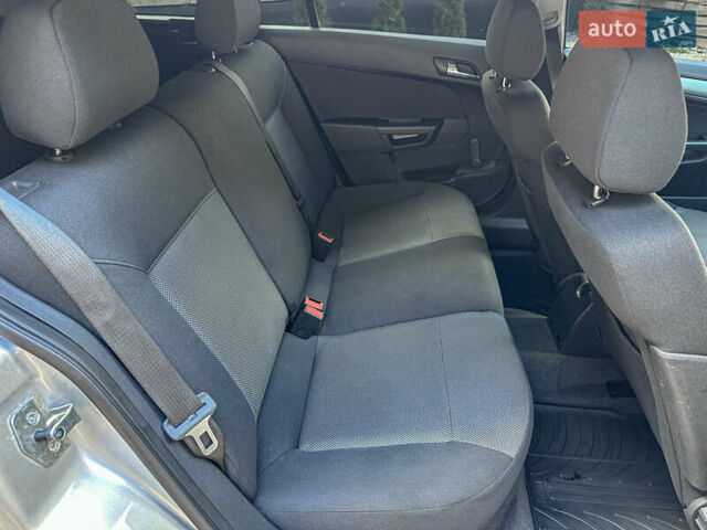 Серый Опель Астра, объемом двигателя 1.6 л и пробегом 210 тыс. км за 5500 $, фото 100 на Automoto.ua