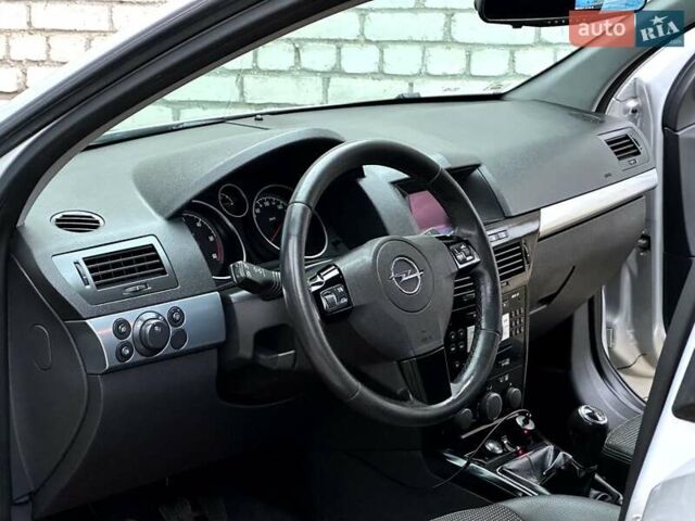 Опель Астра 2009 в Николаеве на Automoto.ua Серый Опель Астра, объемом двигателя 1.7 л и пробегом 304 тыс. км за 5950 $, фото 27 на Automoto.ua