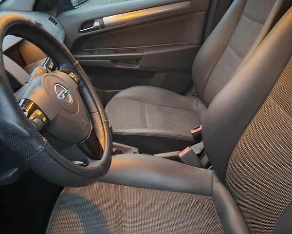 Серый Опель Астра, объемом двигателя 1.6 л и пробегом 197 тыс. км за 6200 $, фото 9 на Automoto.ua