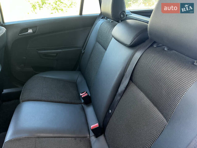 Серый Опель Астра, объемом двигателя 1.6 л и пробегом 276 тыс. км за 5500 $, фото 13 на Automoto.ua