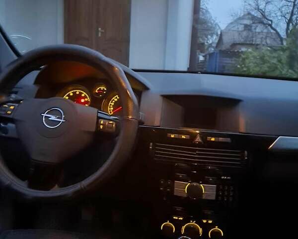 Серый Опель Астра, объемом двигателя 1.6 л и пробегом 197 тыс. км за 6200 $, фото 2 на Automoto.ua