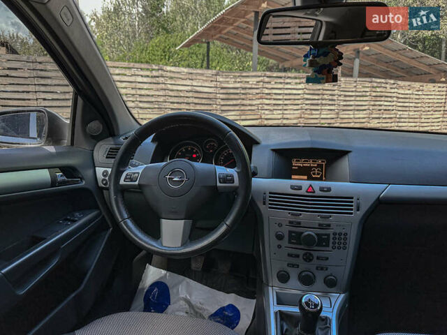 Серый Опель Астра, объемом двигателя 1.6 л и пробегом 210 тыс. км за 5500 $, фото 86 на Automoto.ua