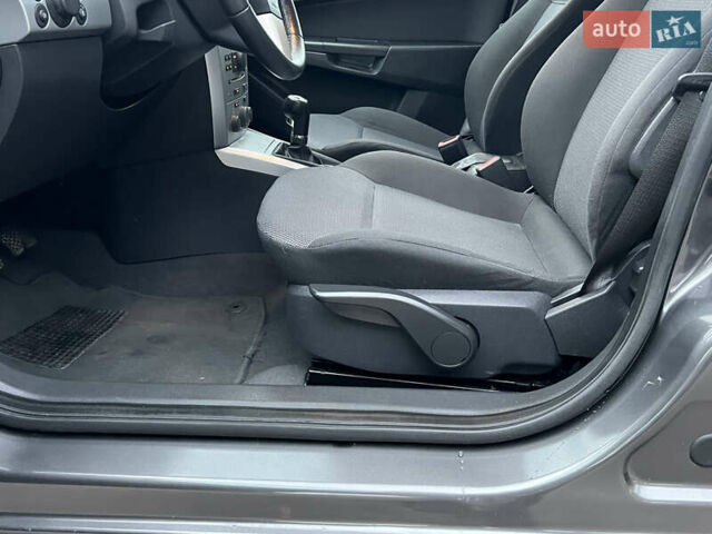 Серый Опель Астра, объемом двигателя 0 л и пробегом 230 тыс. км за 5700 $, фото 33 на Automoto.ua