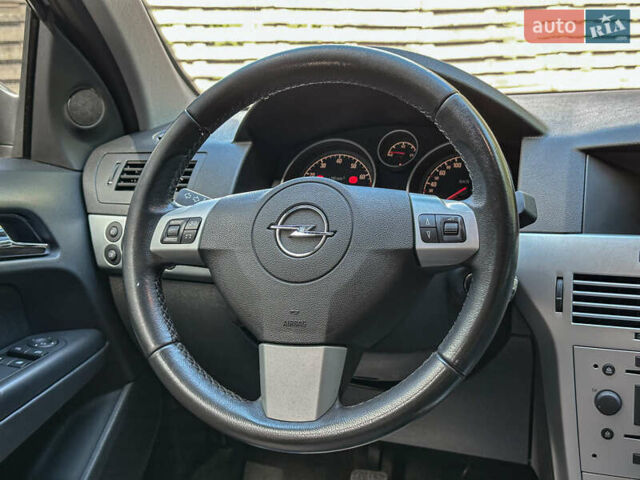 Серый Опель Астра, объемом двигателя 1.6 л и пробегом 210 тыс. км за 5500 $, фото 93 на Automoto.ua