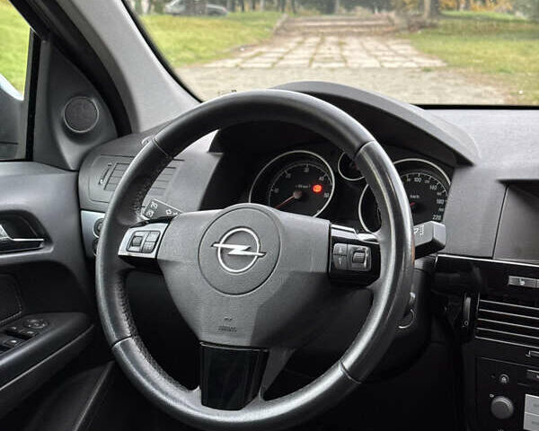 Опель Астра 2009 в Дубно на Automoto.ua Серый Опель Астра, объемом двигателя 1.9 л и пробегом 227 тыс. км за 6500 $, фото 25 на Automoto.ua