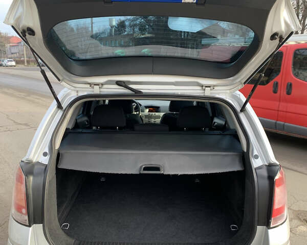 Серый Опель Астра, объемом двигателя 1.6 л и пробегом 205 тыс. км за 5400 $, фото 12 на Automoto.ua