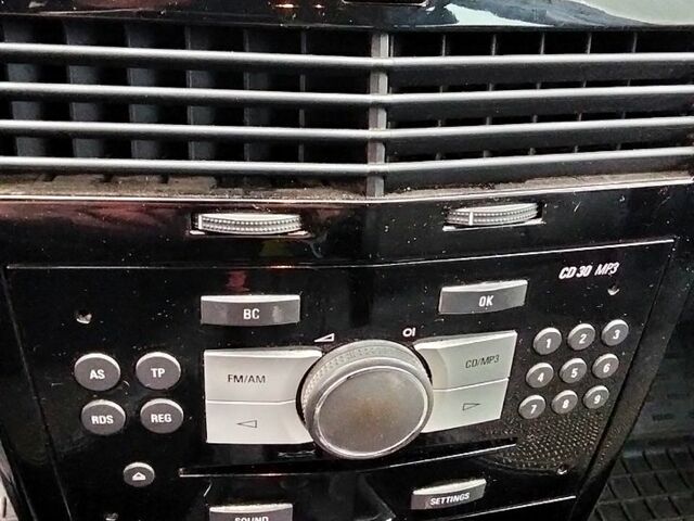 Серый Опель Астра, объемом двигателя 1.8 л и пробегом 222 тыс. км за 3950 $, фото 8 на Automoto.ua