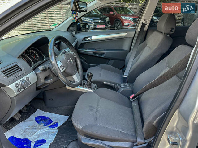 Серый Опель Астра, объемом двигателя 1.6 л и пробегом 210 тыс. км за 5500 $, фото 63 на Automoto.ua