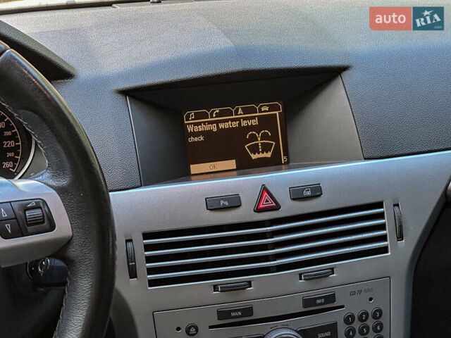 Серый Опель Астра, объемом двигателя 1.6 л и пробегом 210 тыс. км за 5500 $, фото 91 на Automoto.ua
