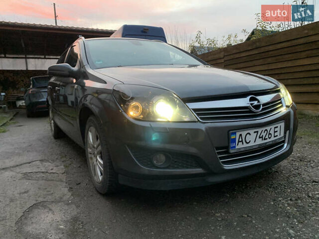 Серый Опель Астра, объемом двигателя 1.69 л и пробегом 294 тыс. км за 5000 $, фото 4 на Automoto.ua