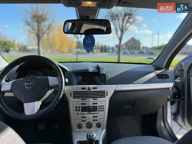 Серый Опель Астра, объемом двигателя 1.6 л и пробегом 228 тыс. км за 5500 $, фото 41 на Automoto.ua