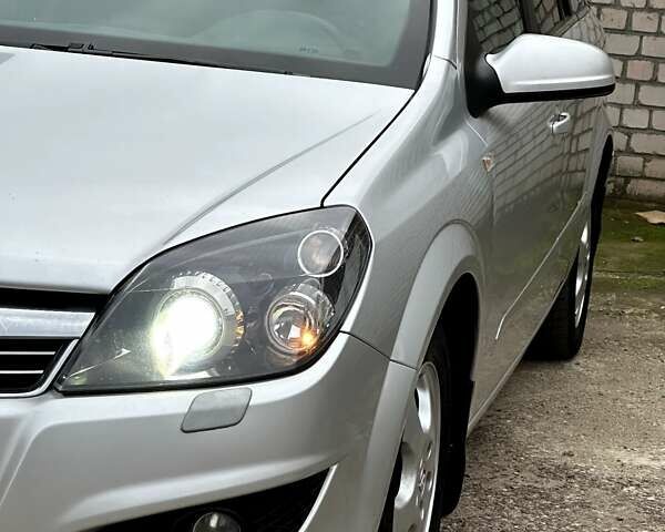 Сірий Опель Астра, об'ємом двигуна 1.7 л та пробігом 304 тис. км за 5800 $, фото 8 на Automoto.ua