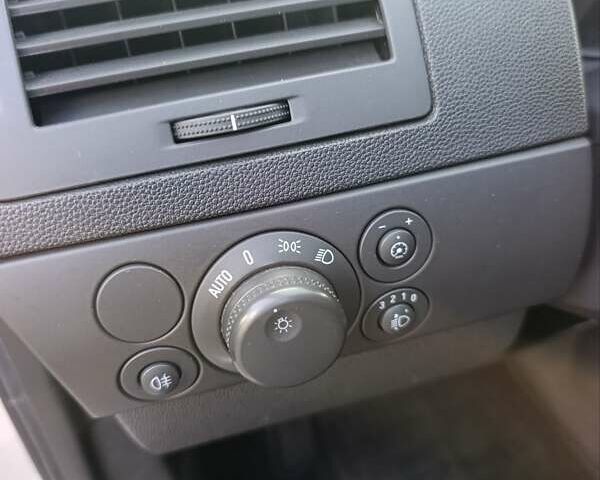 Серый Опель Астра, объемом двигателя 1.6 л и пробегом 207 тыс. км за 5800 $, фото 63 на Automoto.ua