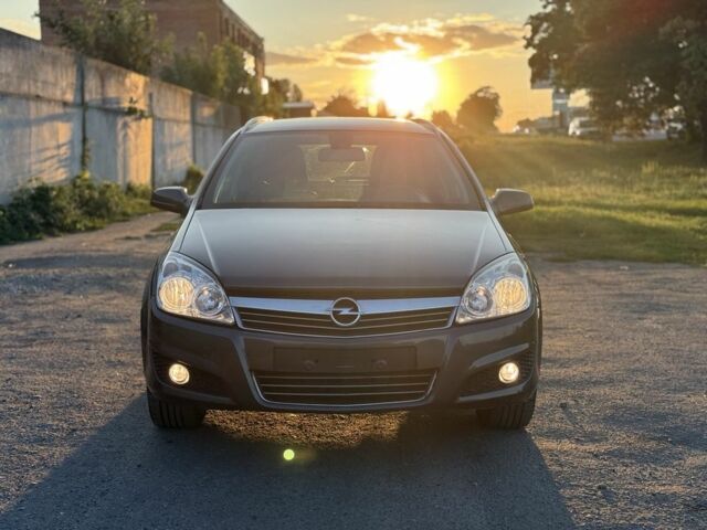 Серый Опель Астра, объемом двигателя 1.7 л и пробегом 271 тыс. км за 3550 $, фото 9 на Automoto.ua