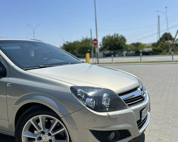 Опель Астра 2010 в Хотине на Automoto.ua Серый Опель Астра, объемом двигателя 1.91 л и пробегом 293 тыс. км за 6799 $, фото 1 на Automoto.ua