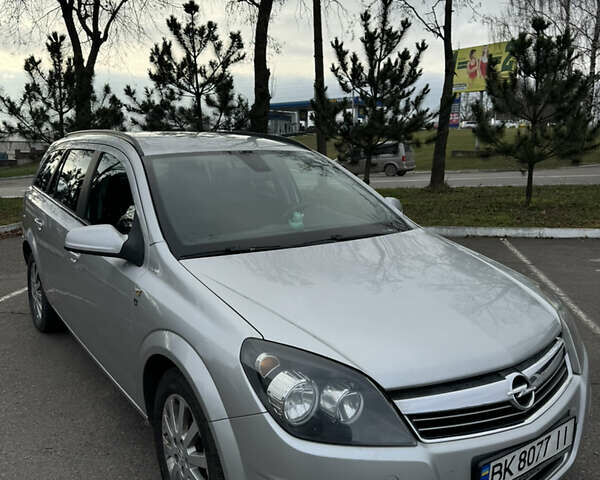 Серый Опель Астра, объемом двигателя 1.69 л и пробегом 320 тыс. км за 5800 $, фото 2 на Automoto.ua