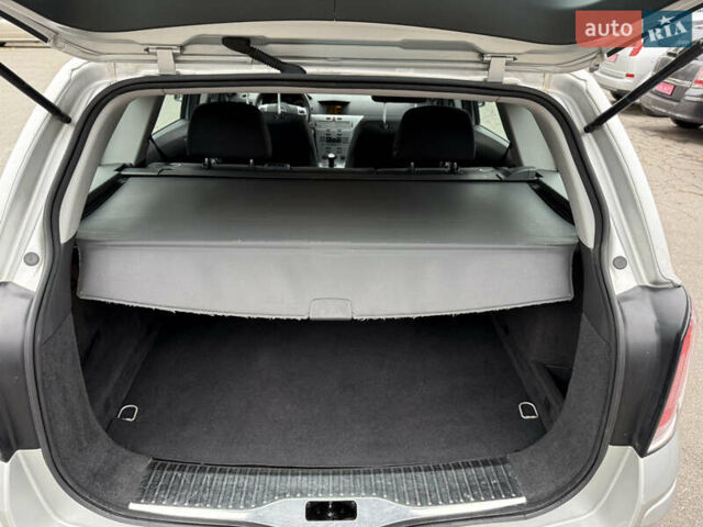 Опель Астра 2010 у Вінниці на Automoto.ua Сірий Опель Астра, об'ємом двигуна 0 л та пробігом 210 тис. км за 5600 $, фото 41 на Automoto.ua