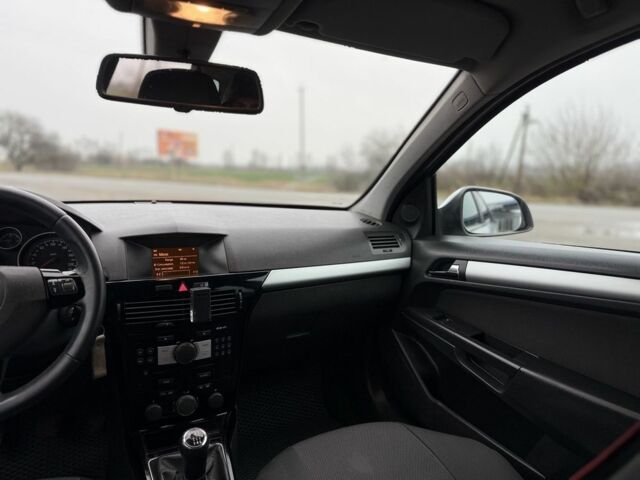 Серый Опель Астра, объемом двигателя 1.9 л и пробегом 286 тыс. км за 4820 $, фото 15 на Automoto.ua