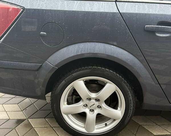 Серый Опель Астра, объемом двигателя 1.6 л и пробегом 175 тыс. км за 5650 $, фото 5 на Automoto.ua