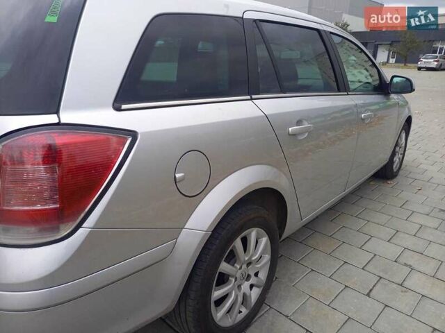 Опель Астра 2010 в Черкассах на Automoto.ua Серый Опель Астра, объемом двигателя 1.7 л и пробегом 249 тыс. км за 6650 $, фото 8 на Automoto.ua