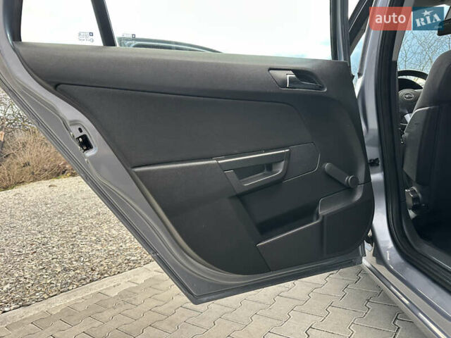 Серый Опель Астра, объемом двигателя 1.6 л и пробегом 224 тыс. км за 5500 $, фото 38 на Automoto.ua