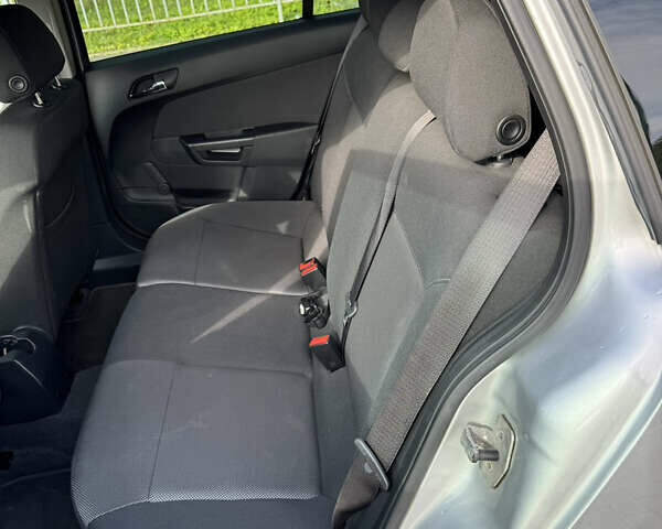 Серый Опель Астра, объемом двигателя 1.7 л и пробегом 255 тыс. км за 5800 $, фото 35 на Automoto.ua