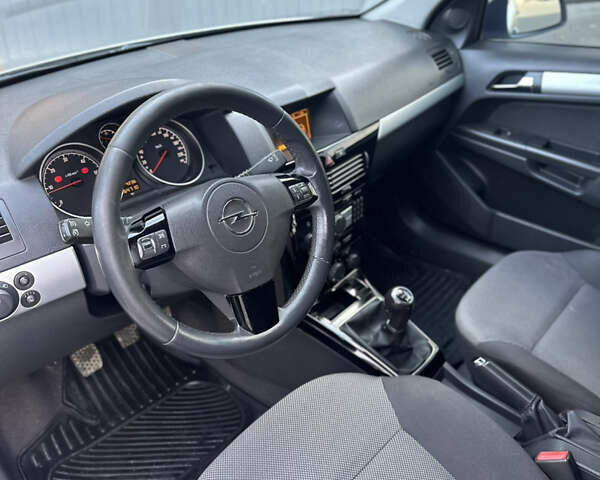 Опель Астра 2010 в Калуше на Automoto.ua Серый Опель Астра, объемом двигателя 1.7 л и пробегом 264 тыс. км за 5450 $, фото 7 на Automoto.ua