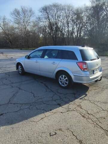 Серый Опель Астра, объемом двигателя 1.6 л и пробегом 260 тыс. км за 5000 $, фото 6 на Automoto.ua