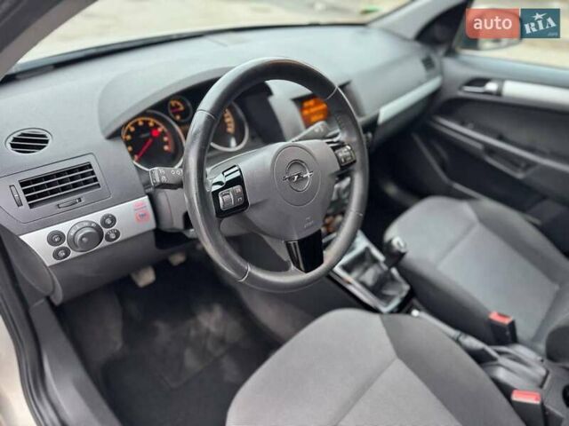 Серый Опель Астра, объемом двигателя 1.6 л и пробегом 173 тыс. км за 5300 $, фото 10 на Automoto.ua